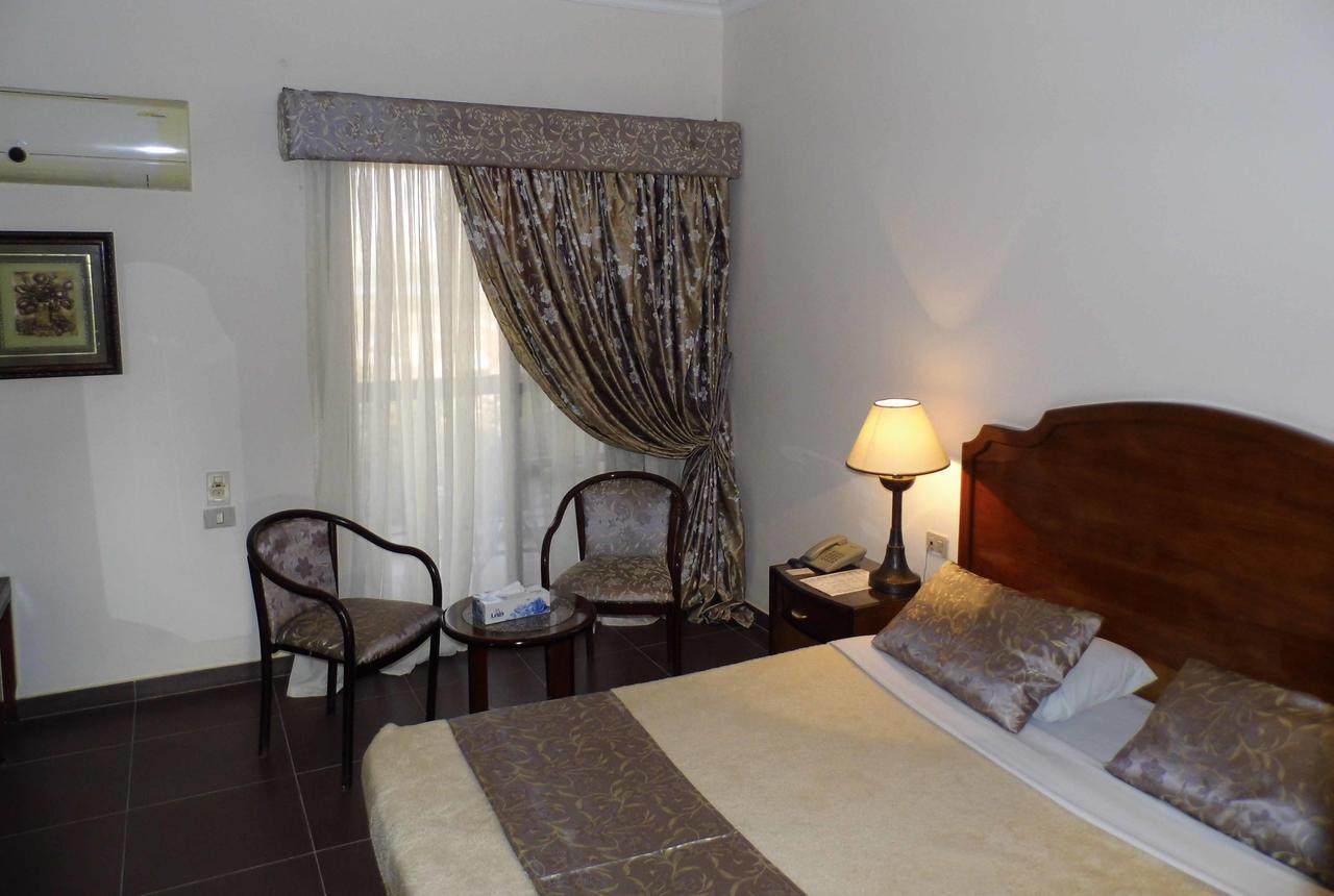 Mg Nefertiti Hotel Ель-Мінья Номер фото